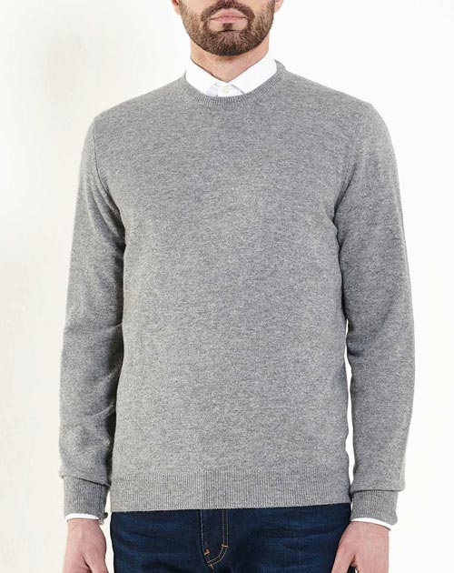 Men's cashmere sweaters. In men's autumn and winter clothing, cashmere sweaters occupy an important position because of their softness