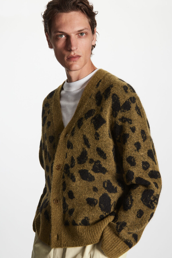 Printed cardigan for men involves considering various factors such as style, fit, material, and personal preferences.