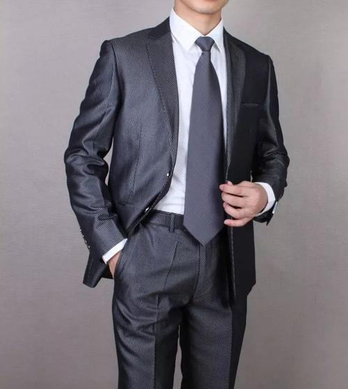 Men walking suits are versatile and comfortable outfits designed for casual strolls, outdoor activities, or leisurely pursuits.