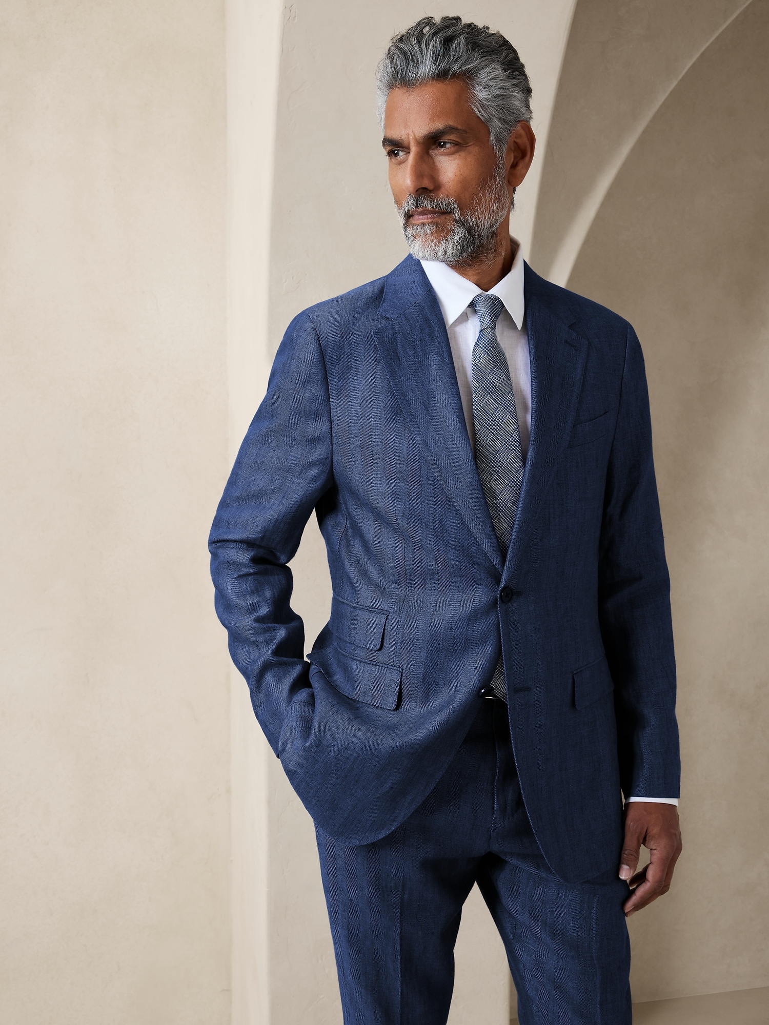 Easter suits for men provide a perfect opportunity to showcase style and sophistication during the holiday season.