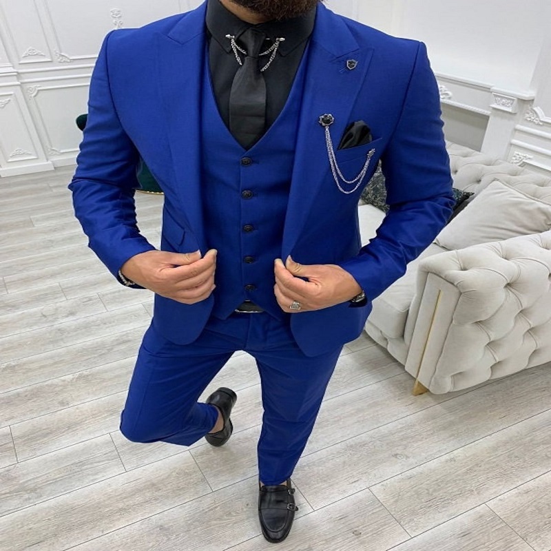 Blue suit with black shirt 